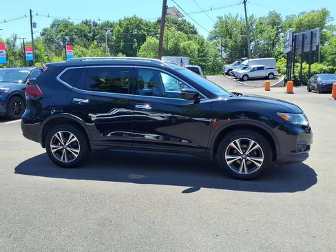 Used 2019 Nissan Rogue SV w/ Premium Package AWD/4WD image 8