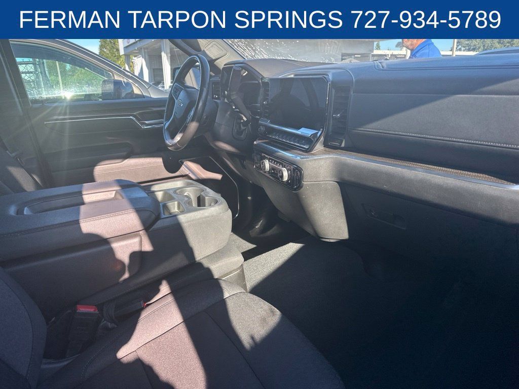 Used 2023 Chevrolet Silverado 1500 LT AWD/4WD image 4