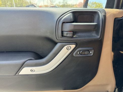 Used 2011 Jeep Wrangler Unlimited Sahara w/ Dual Top Group AWD/4WD image 14