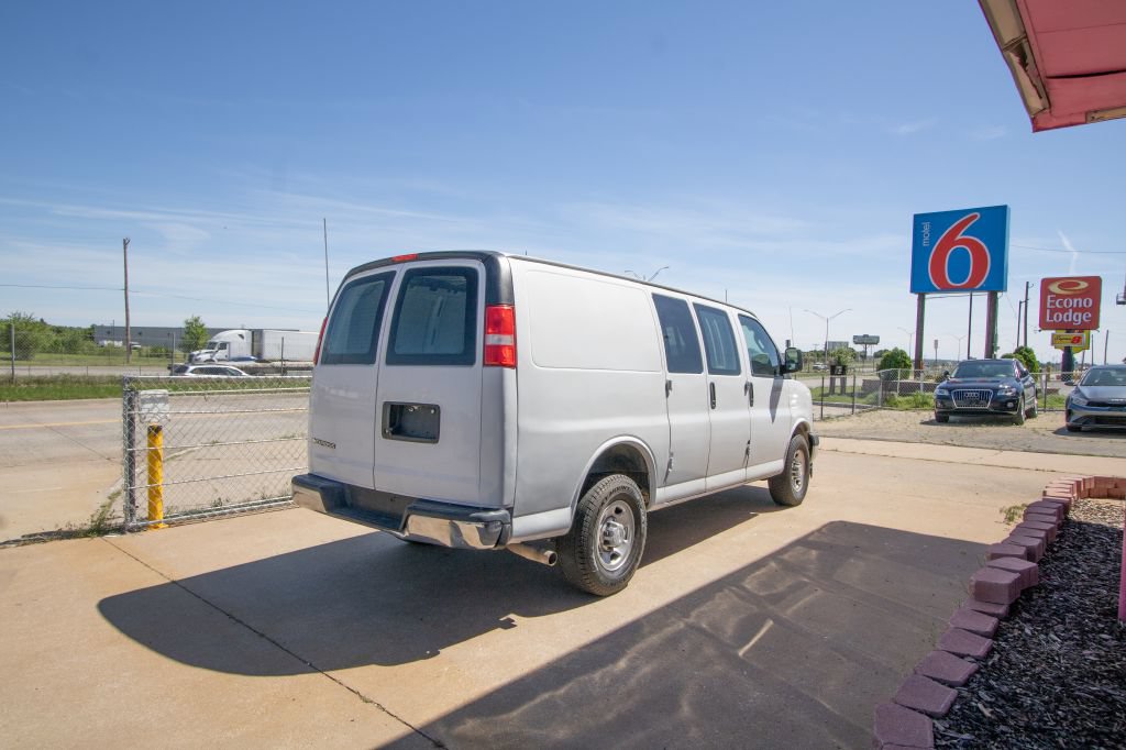 Used 2019 Chevrolet Express 2500 w/ Driver Convenience Package RWD image 4