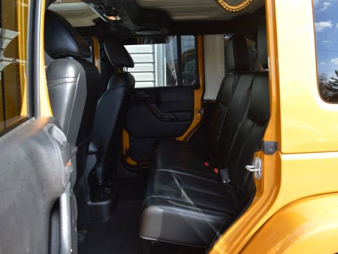Used 2014 Jeep Wrangler Unlimited Sahara image 14