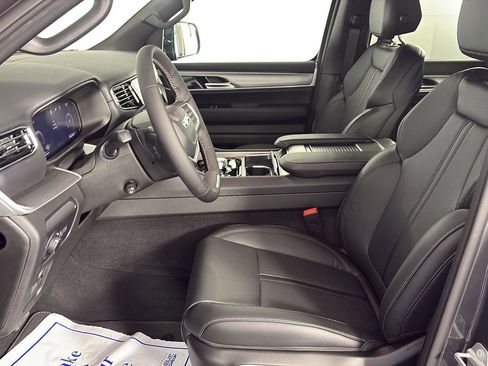 New 2026 Jeep Grand Wagoneer WSJM75 image 12