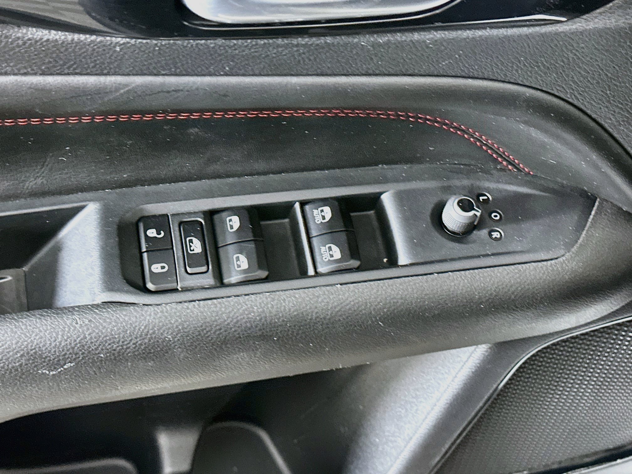 Used 2025 Jeep Compass Trailhawk AWD/4WD image 15