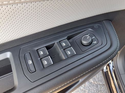 New 2026 Volkswagen Atlas Cross Sport SEL R-Line image 9