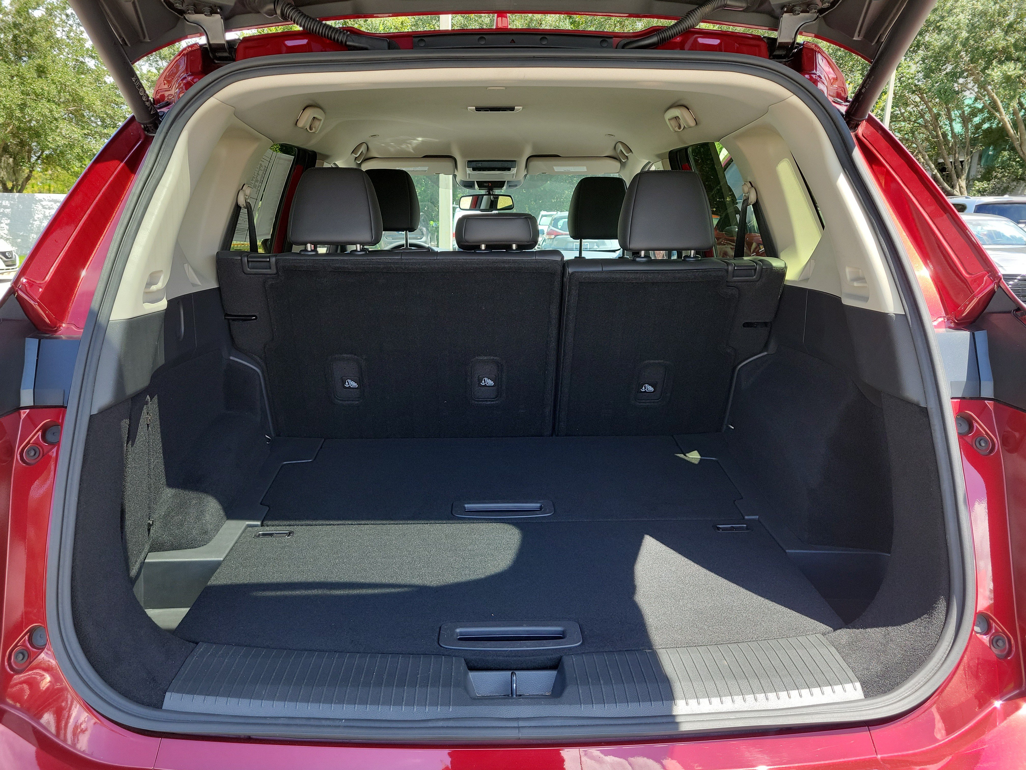 Certified 2025 Nissan Rogue SL FWD image 12