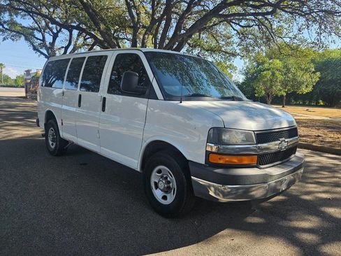Used 2015 Chevrolet Express 2500 LT w/ LT Preferred Equipment Group image 2