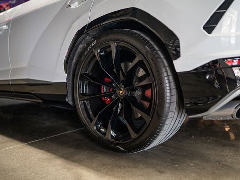 Used 2019 Lamborghini Urus image 21