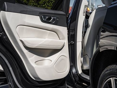 Certified 2022 Volvo XC60 B6 Inscription w/ Advanced Package image 32