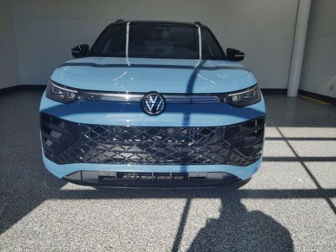 New 2026 Volkswagen Tiguan SE R-Line AWD/4WD image 2