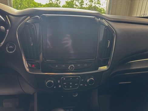 Used 2023 Chevrolet Traverse LT image 23