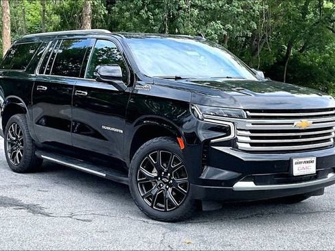Used 2023 Chevrolet Suburban High Country w/ Max Trailering Package AWD/4WD image 2