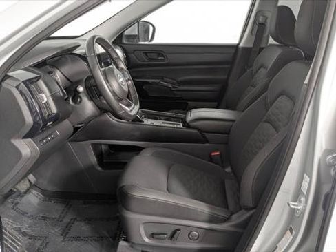 Used 2025 Nissan Pathfinder SV FWD image 14