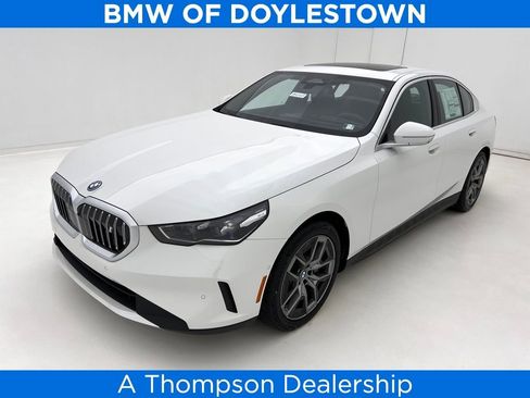 New 2026 BMW i5 eDrive40 w/ Premium Package image 1