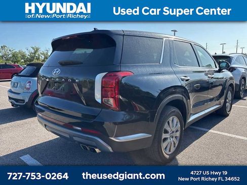 Used 2025 Hyundai Palisade SE FWD image 3