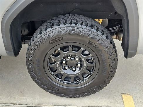 Certified 2023 GMC Sierra 1500 AT4X w/ AT4X AEV Edition image 14