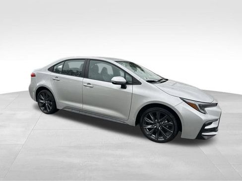 Used 2026 Toyota Corolla SE FWD image 4
