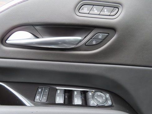 Used 2021 Cadillac Escalade Premium Luxury image 11