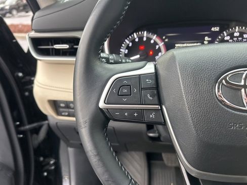 Used 2024 Toyota Highlander XLE image 18