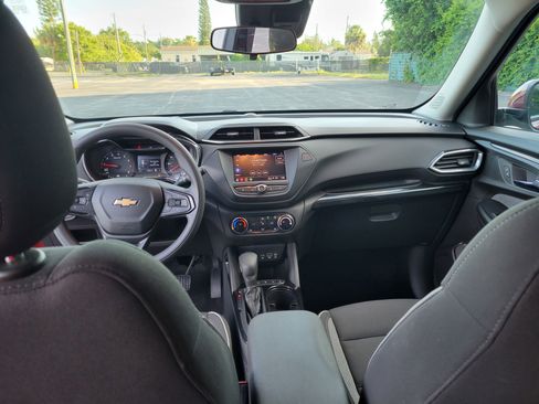 Certified 2022 Chevrolet TrailBlazer LT w/ Confidence II Package FWD image 11