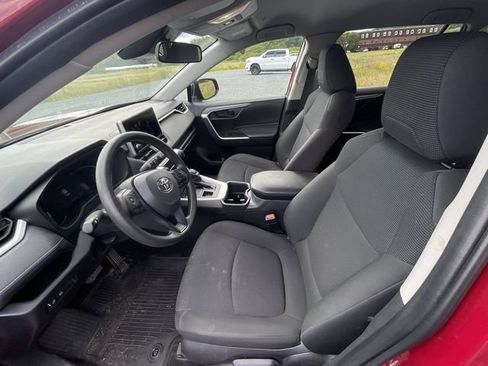 Used 2025 Toyota RAV4 LE AWD/4WD image 5