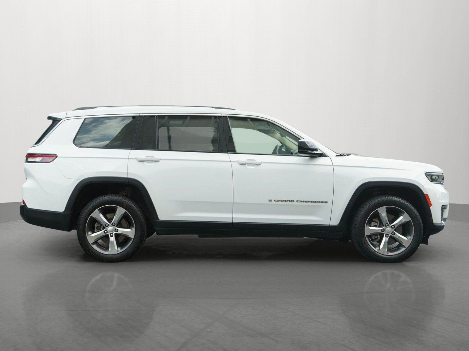 Used 2022 Jeep Grand Cherokee L Limited AWD/4WD image 8