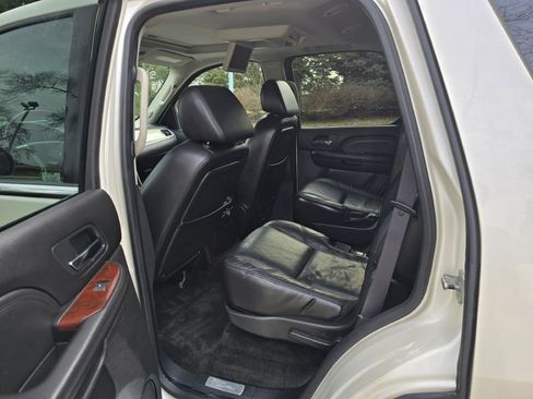 Used 2008 Cadillac Escalade AWD image 11