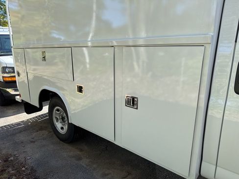 New 2025 Chevrolet Express 3500 w/ Power Convenience Package image 10