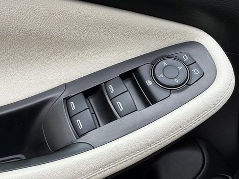 Used 2023 Buick Encore GX Preferred w/ Cold Weather Comfort Package AWD/4WD image 16