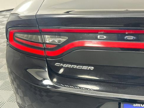 Used 2016 Dodge Charger SXT RWD image 24