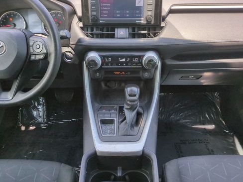 Used 2022 Toyota RAV4 XLE FWD image 18