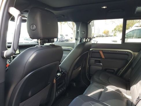 Used 2023 Land Rover Defender 110 X-Dynamic SE image 9