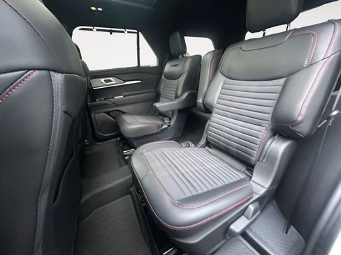 Used 2025 Ford Explorer ST-Line w/ ST-Line Street Pack image 11