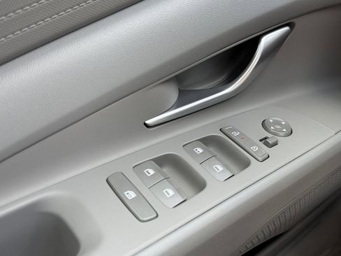 New 2026 Hyundai Elantra SE FWD image 19