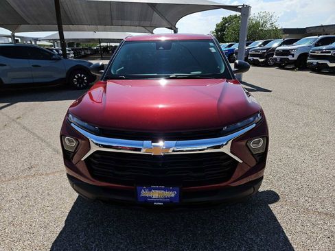 Used 2025 Chevrolet TrailBlazer LS w/ LS Convenience Package FWD image 3