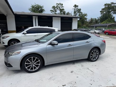 Used 2017 Acura TLX V6 w/ Technology Package FWD image 2
