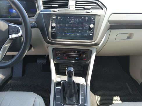 Used 2023 Volkswagen Tiguan SE FWD image 21