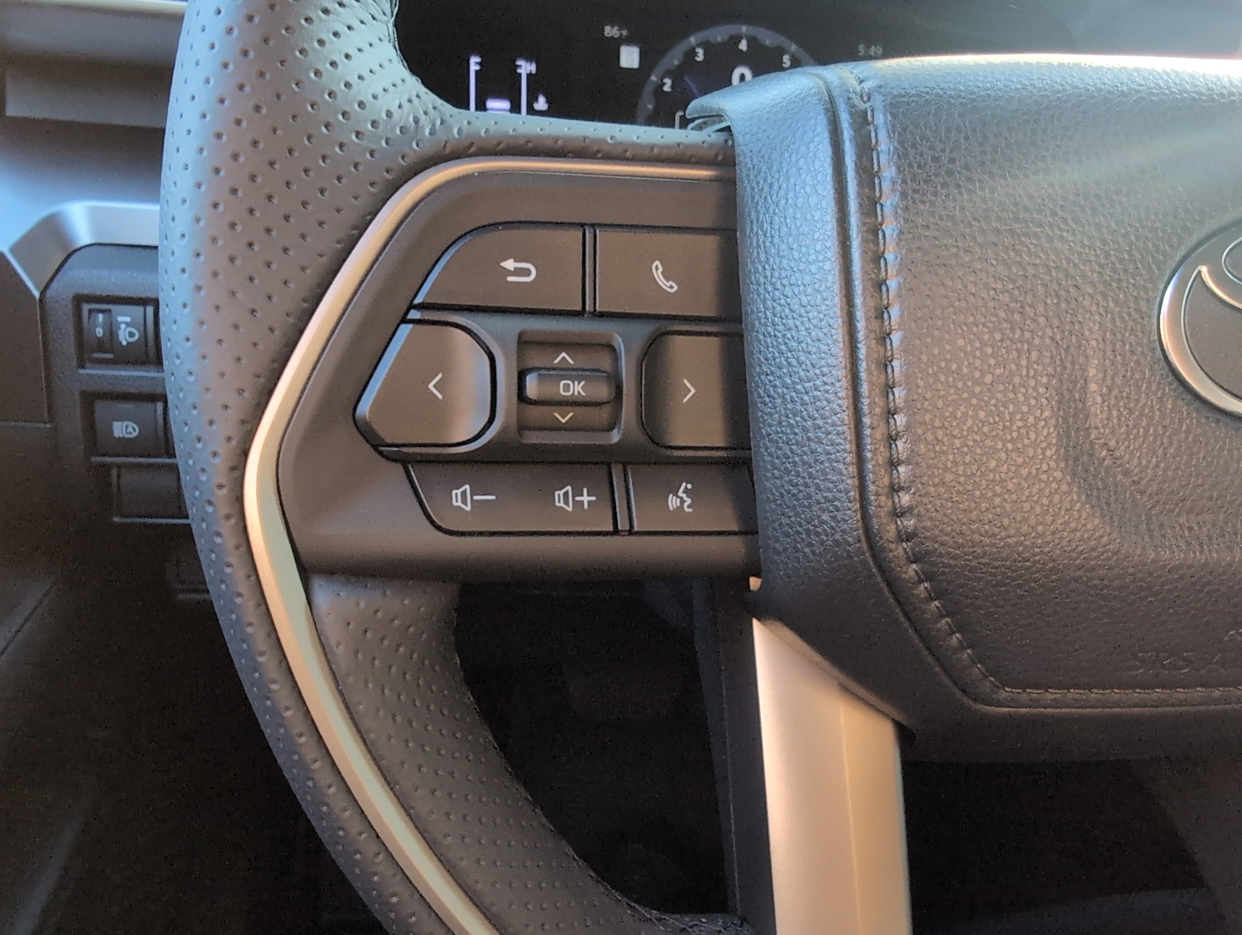 Certified 2026 Toyota 4Runner SR5 AWD/4WD image 19