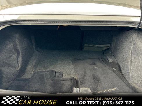 Used 2015 Dodge Challenger SXT image 17