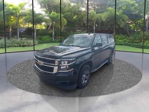 Used 2017 Chevrolet Suburban LS RWD image 1