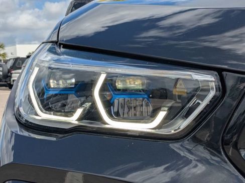 Used 2022 BMW X6 xDrive40i w/ Executive Package image 11