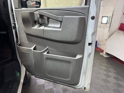 Used 2018 GMC Savana 2500 RWD image 10