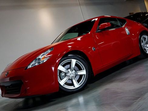 Used 2010 Nissan 370Z Touring image 32
