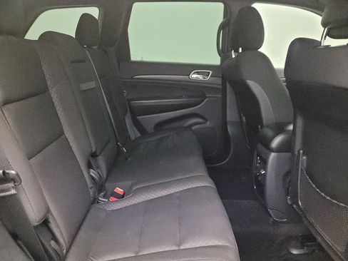 Used 2018 Jeep Grand Cherokee Laredo image 19