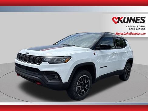 Used 2025 Jeep Compass Trailhawk AWD/4WD image 11