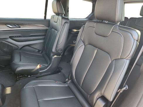 New 2025 Jeep Grand Cherokee L Limited w/ Black Appearance Package AWD/4WD image 13