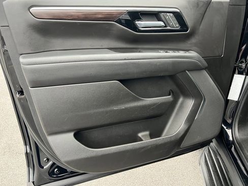 Used 2025 Chevrolet Tahoe LT image 19