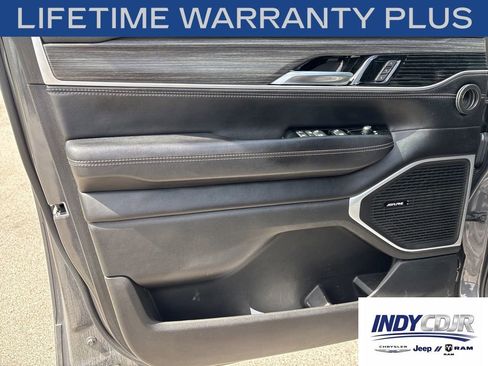Used 2023 Jeep Wagoneer Series III w/ Preferred Equipment Group AWD/4WD image 8