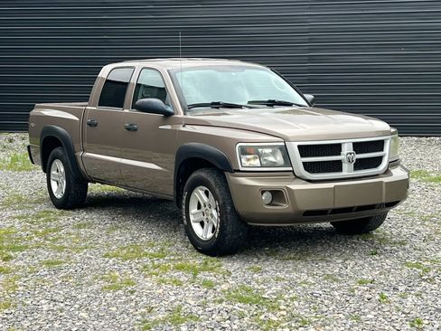 Used 2010 Dodge Dakota Big Horn w/ Premium Sound Group AWD/4WD image 2