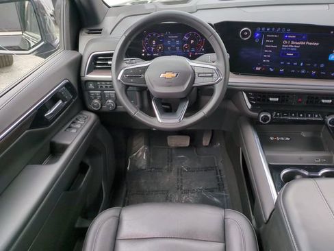 Used 2025 Chevrolet Suburban LT AWD/4WD image 18