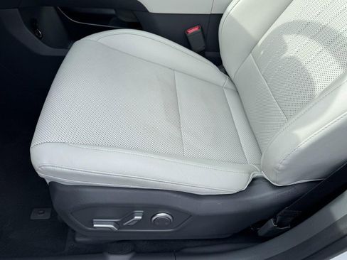 Certified 2025 Hyundai Santa Fe SEL image 15